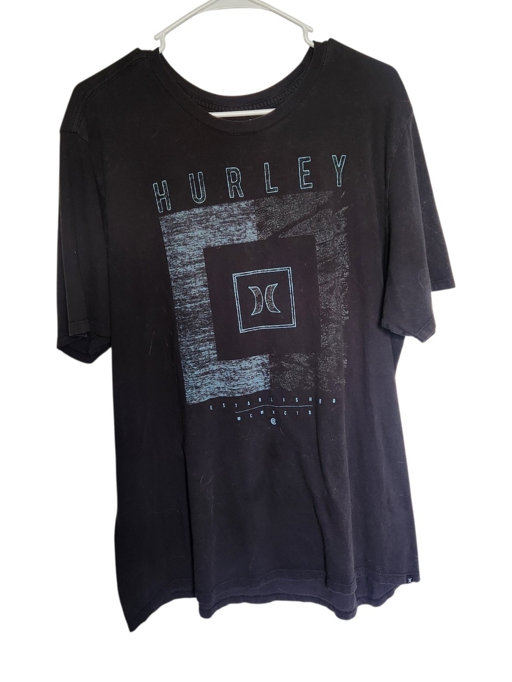 Hurley Black T-Shirt with Light Blue Graphic Logo Mens XL